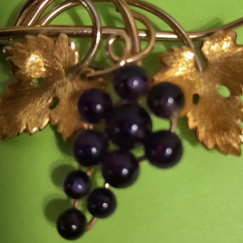Krementz Vintage Genuine Amethyst and Gold Overlay Pin...Excellent Condition